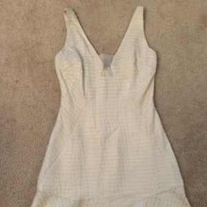 Arynk Dress size small! Cream staple dress!